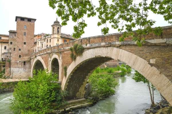 Ponte Fabricio oldest bridge in Rome
