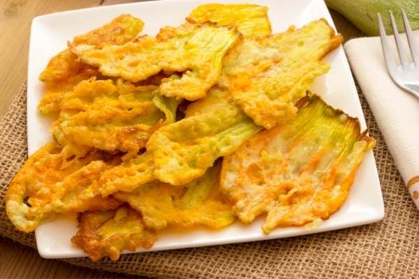 plate of fried zucchini flowers