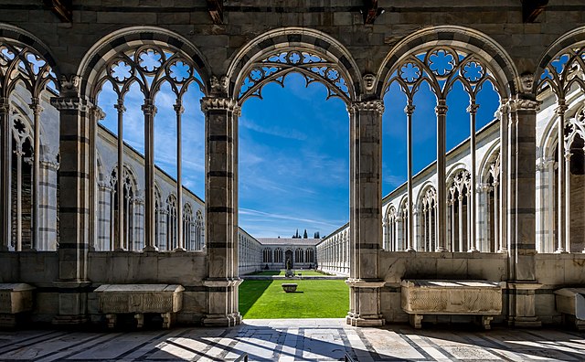 Composanto Monumentale arched view overlooking a grassy courtyard