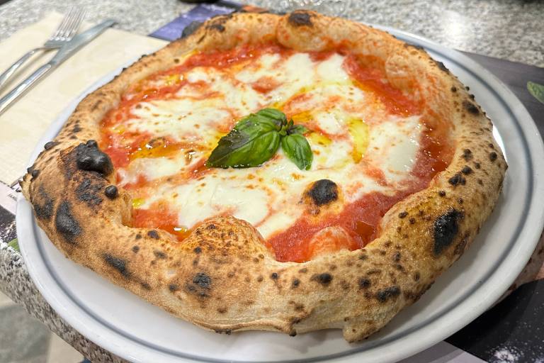 margherita pizza in Naples