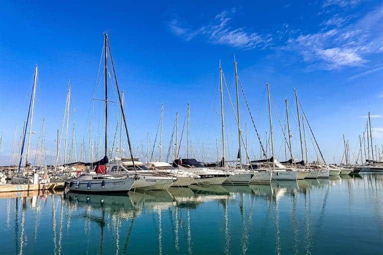 Amongst Romans Home 5 boats in Marina di Pescara